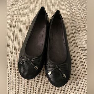 Vionic flats